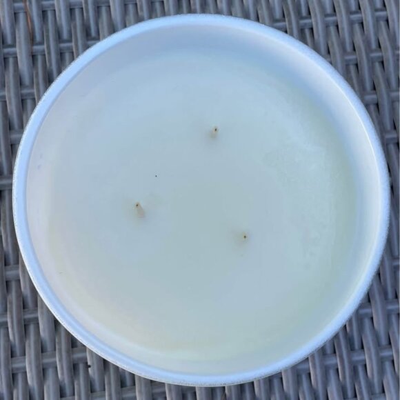 Red Leaf Home Aromatherapy 3 Wick Candle Blue Sage & Lemon - Picture 3 of 3